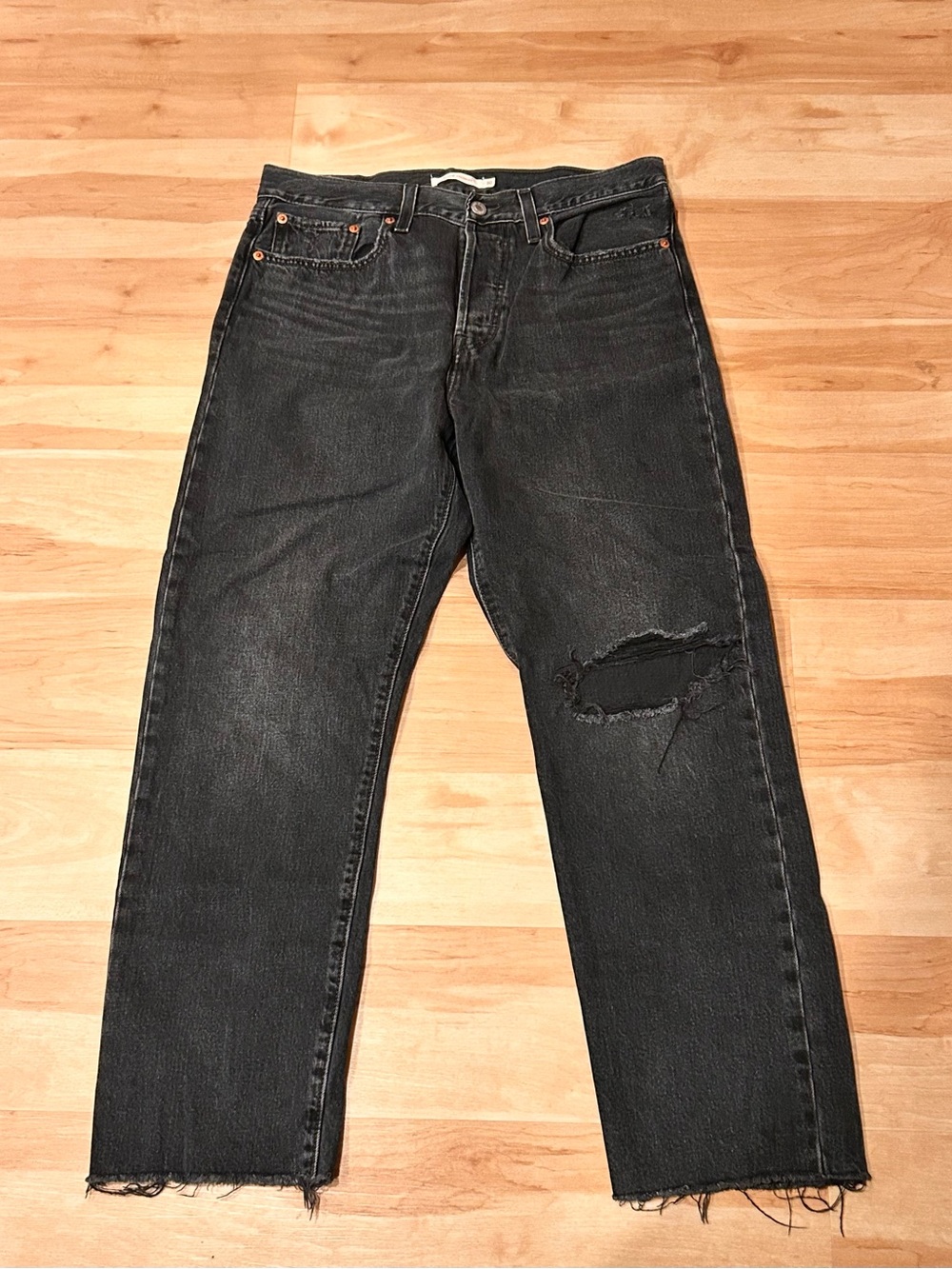 Levi’s Wedgie Black Distressed Straight-Leg Jeans Sz 30